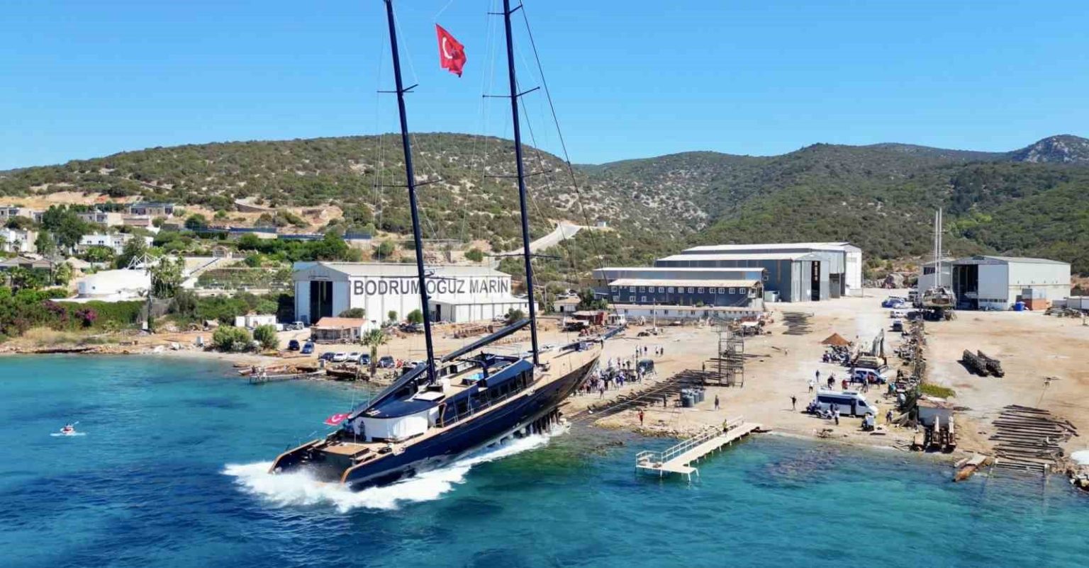 bodrumda-978-milyon-liralik-dev-yelkenli-suya-indirildi