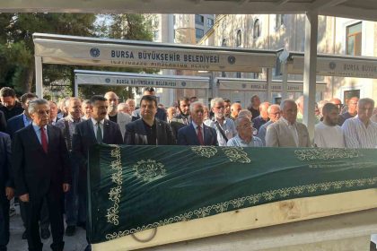 bursanin-duayen-gazetecilerinden-engin-ozpinar-topraga-verildi
