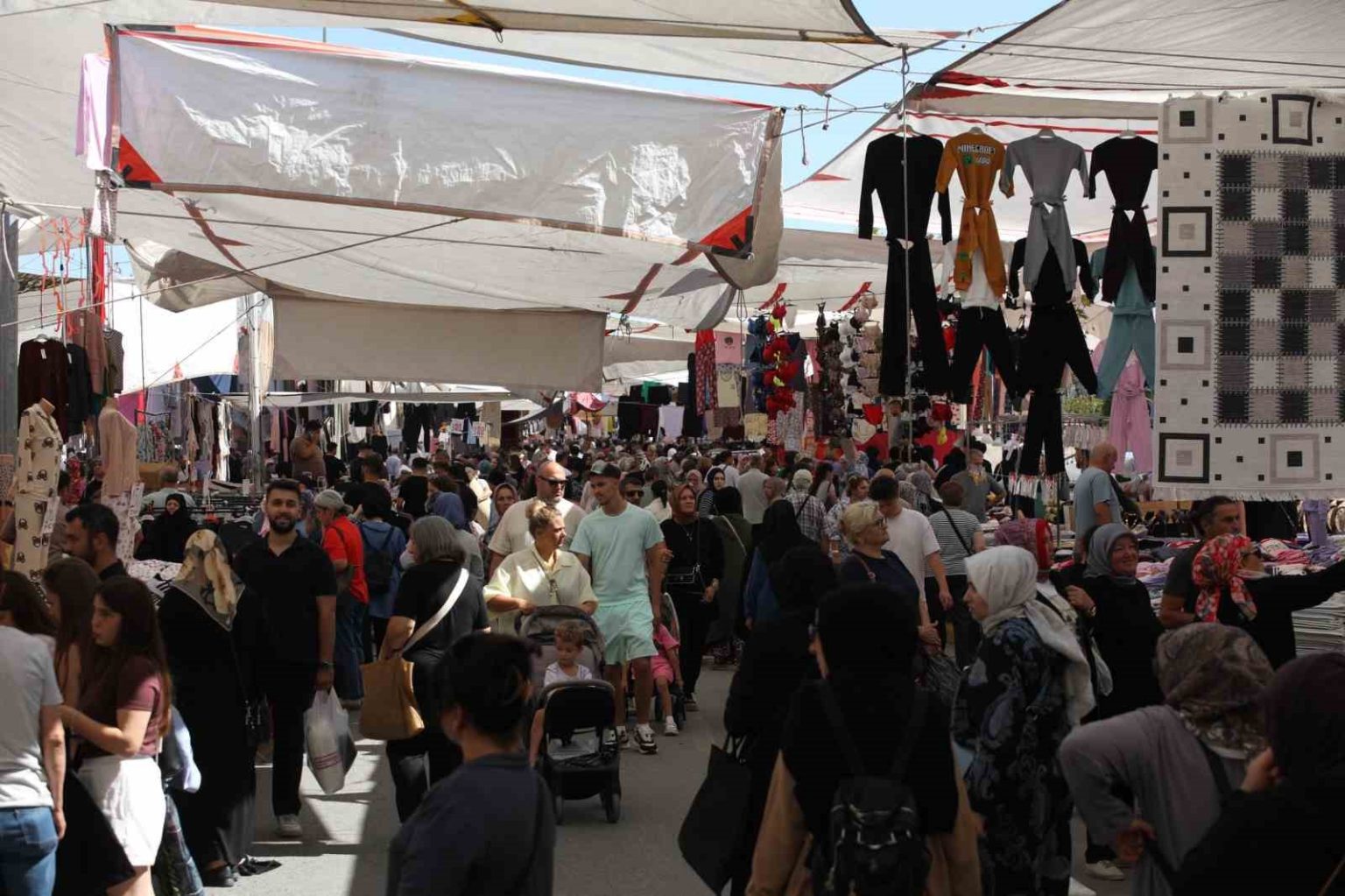 carsamba-kumas-pazari-yeni-yerinde-kuruldu-vatandaslar-akin-etti