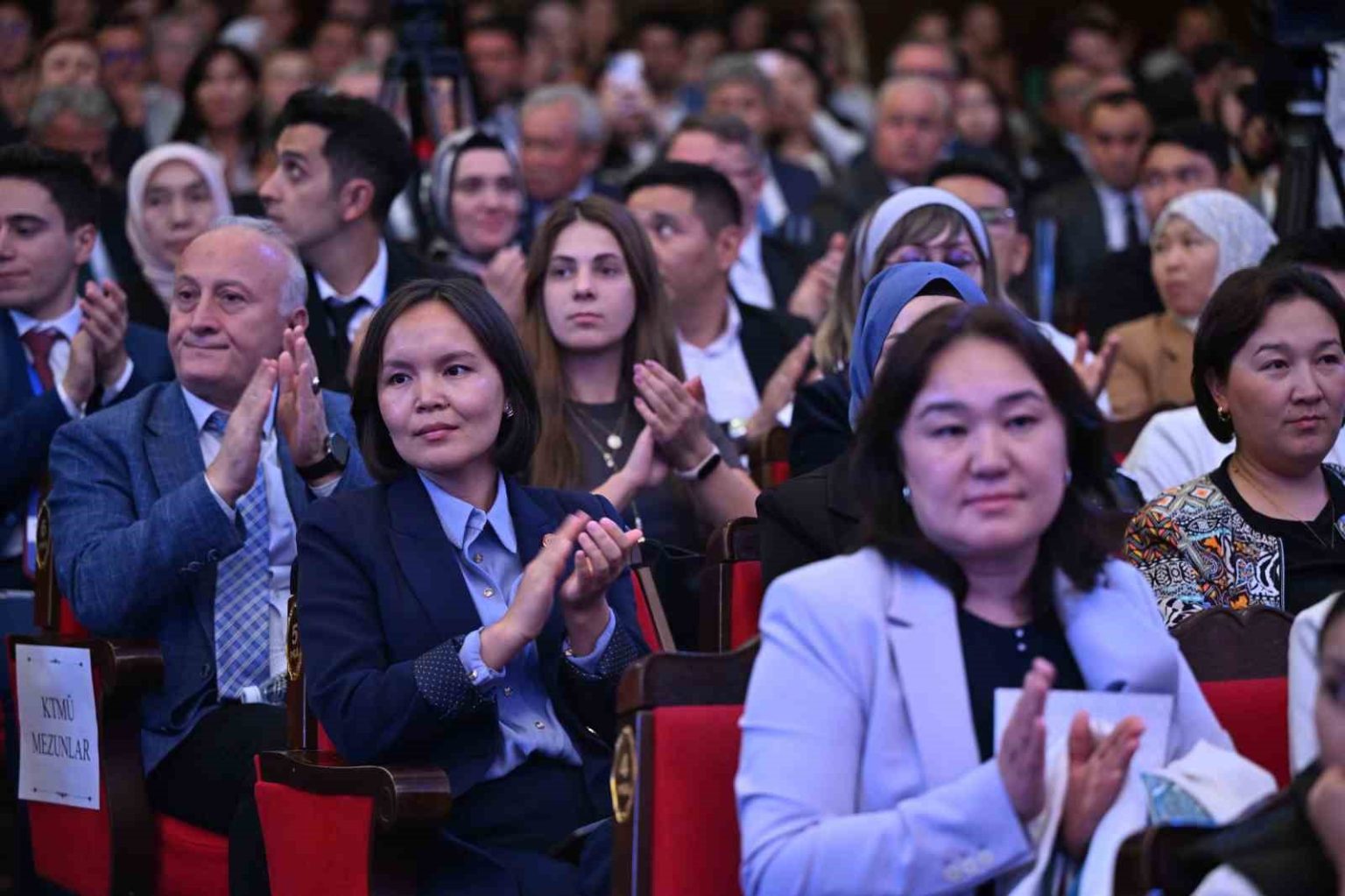 cumhurbaskani-yardimcisi-yilmaz-kirgizistanin-bagimsizligini-taniyan-ilk-ulke-olma-gururunu-her-zaman-tasiyacagiz