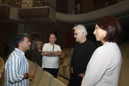 devlet-tiyatrolari-genel-muduru-karadagli-gaziantep-sehir-tiyatrosu-provasinda