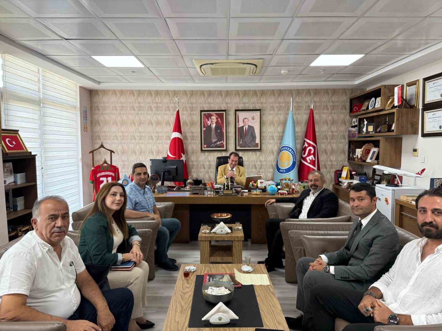 diko-baskani-yuksel-dicle-universitesinde-kuyumculuk-ve-taki-tasarimi-bolumunun-acilmasi-icin-rektorumuzden-talepte-bulunduk
