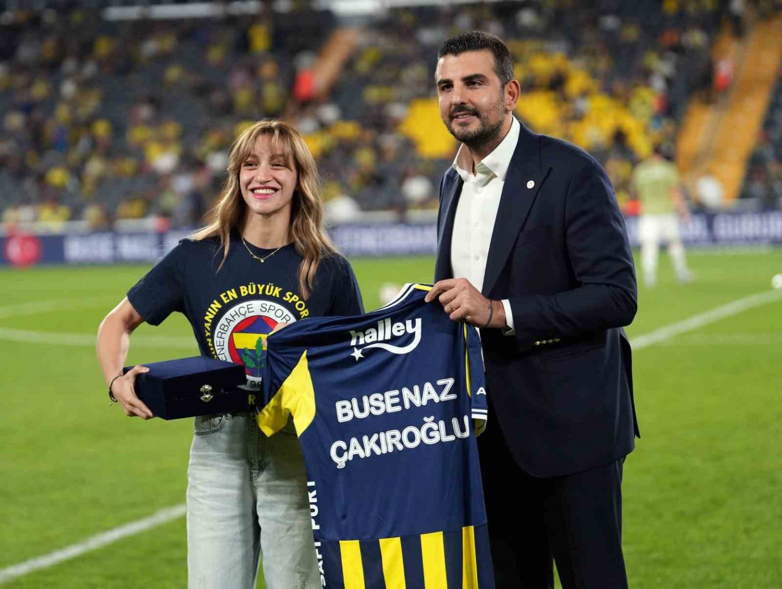 dunya-boks-sampiyonasindan-madalya-ile-donen-boksorlere-plaket