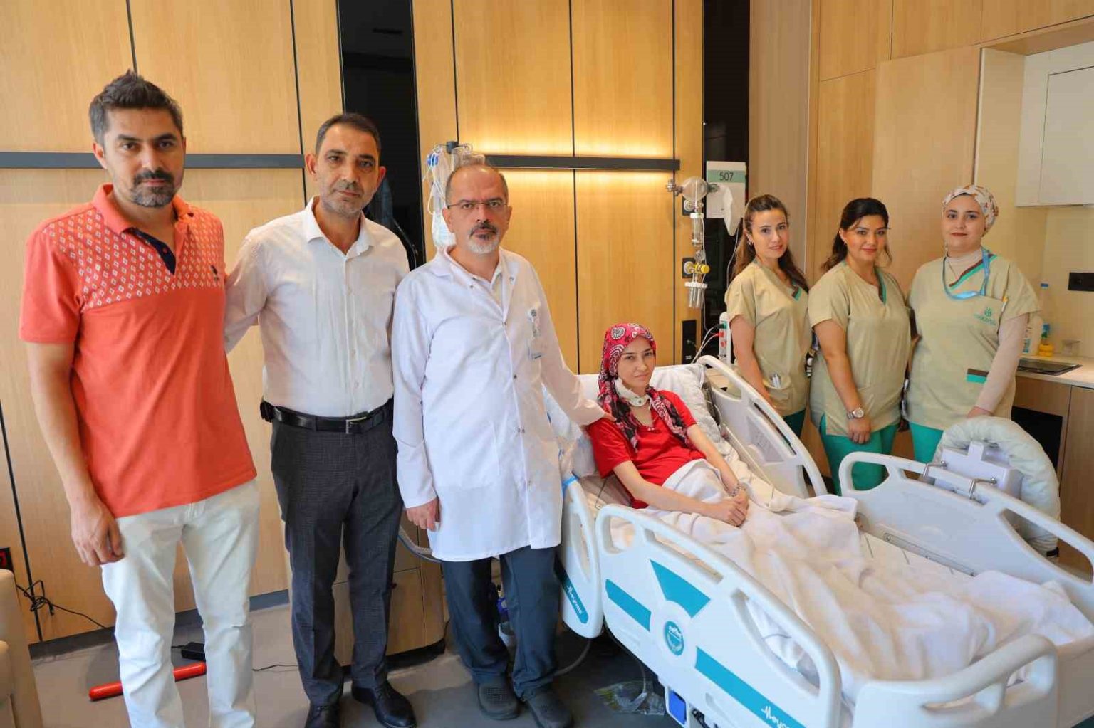 dunyada-4-vakadan-biri-olan-myastenia-gravis-hastasi-turkiyede-tedavi-edildi