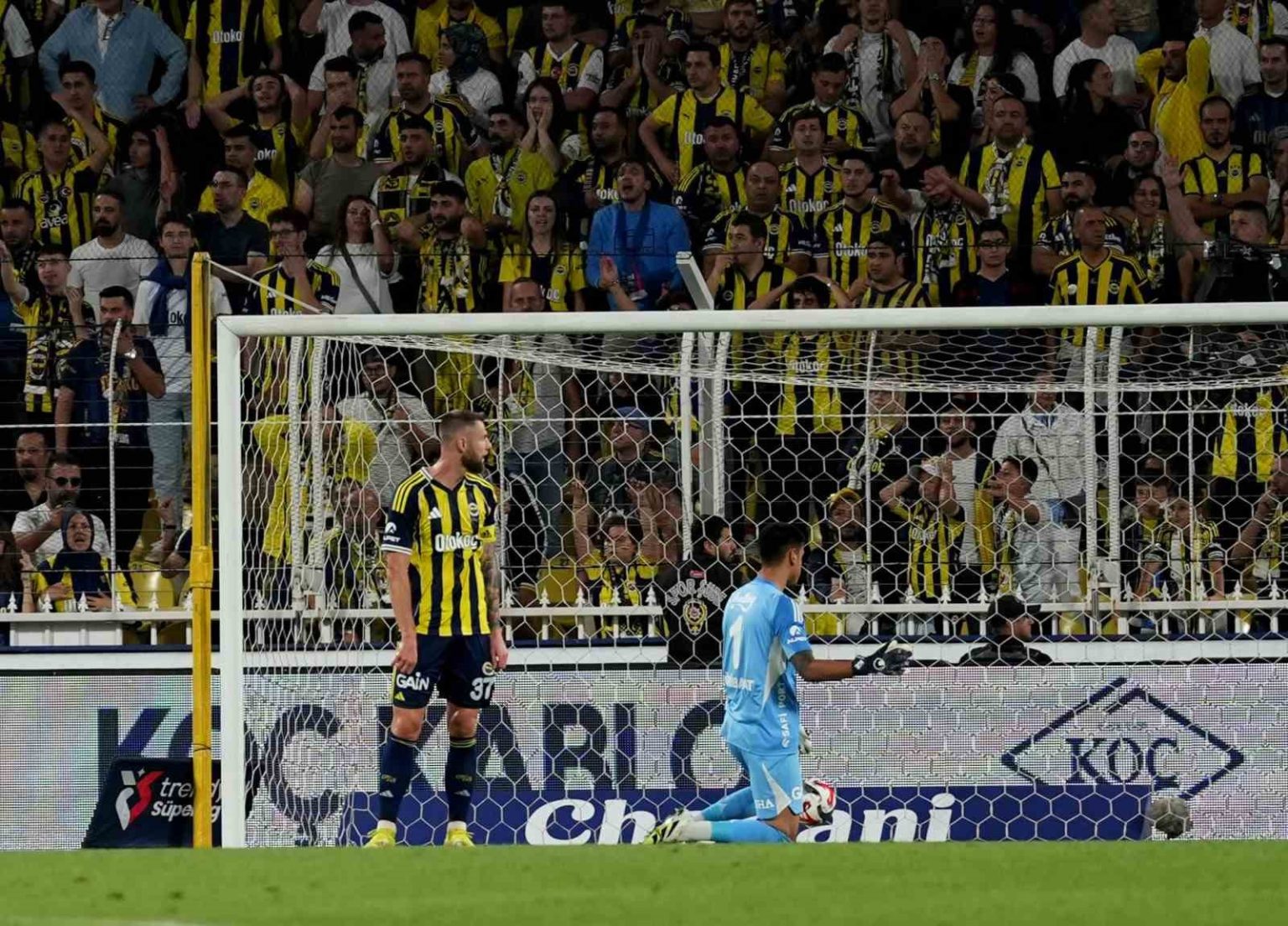 fenerbahce-evinde-ilk-puanini-kaybetti