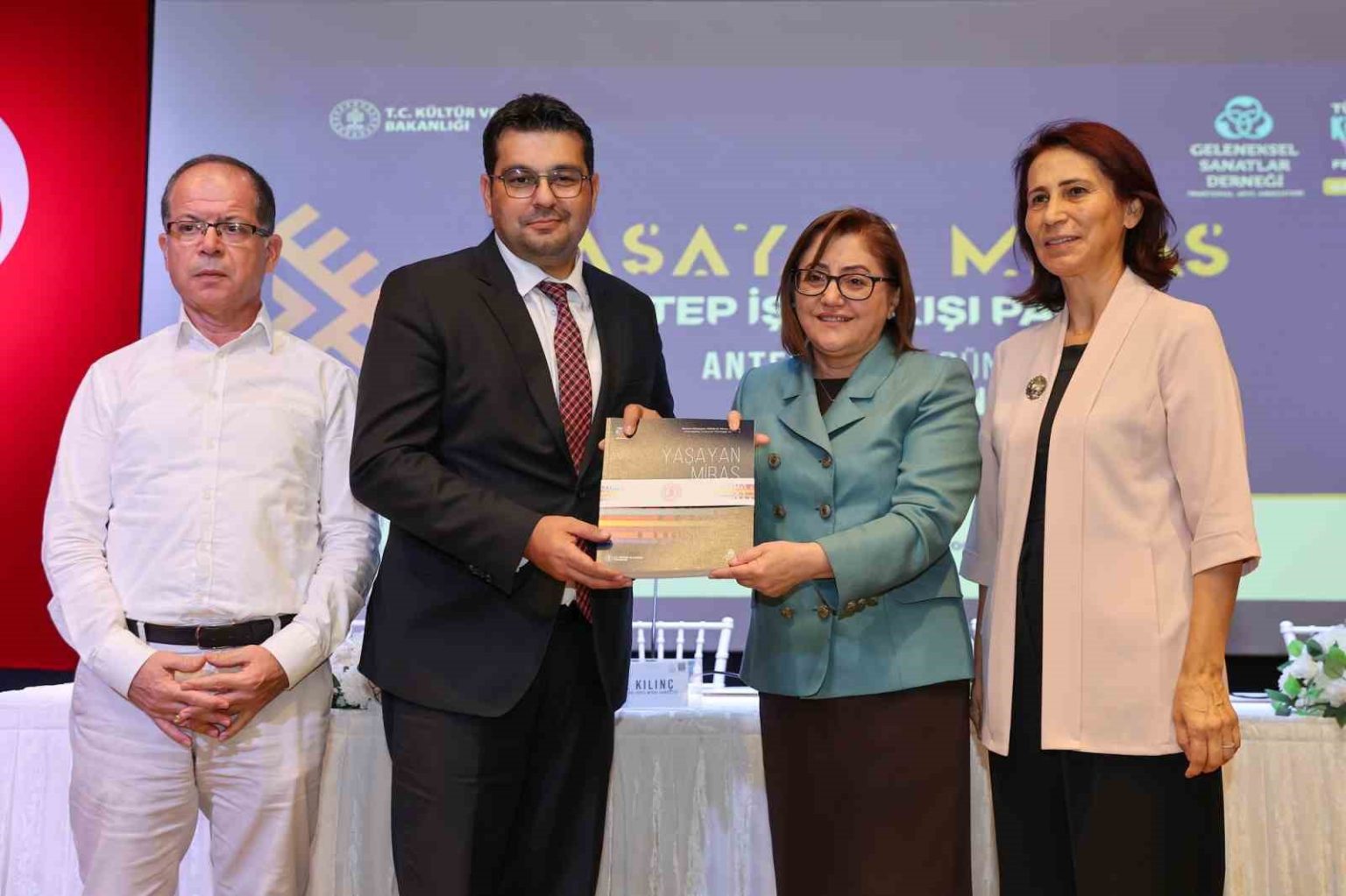 gastroantep-kapsaminda-antep-isinin-dunu-bugunu-ve-yarini-konulu-panel-duzenlendi