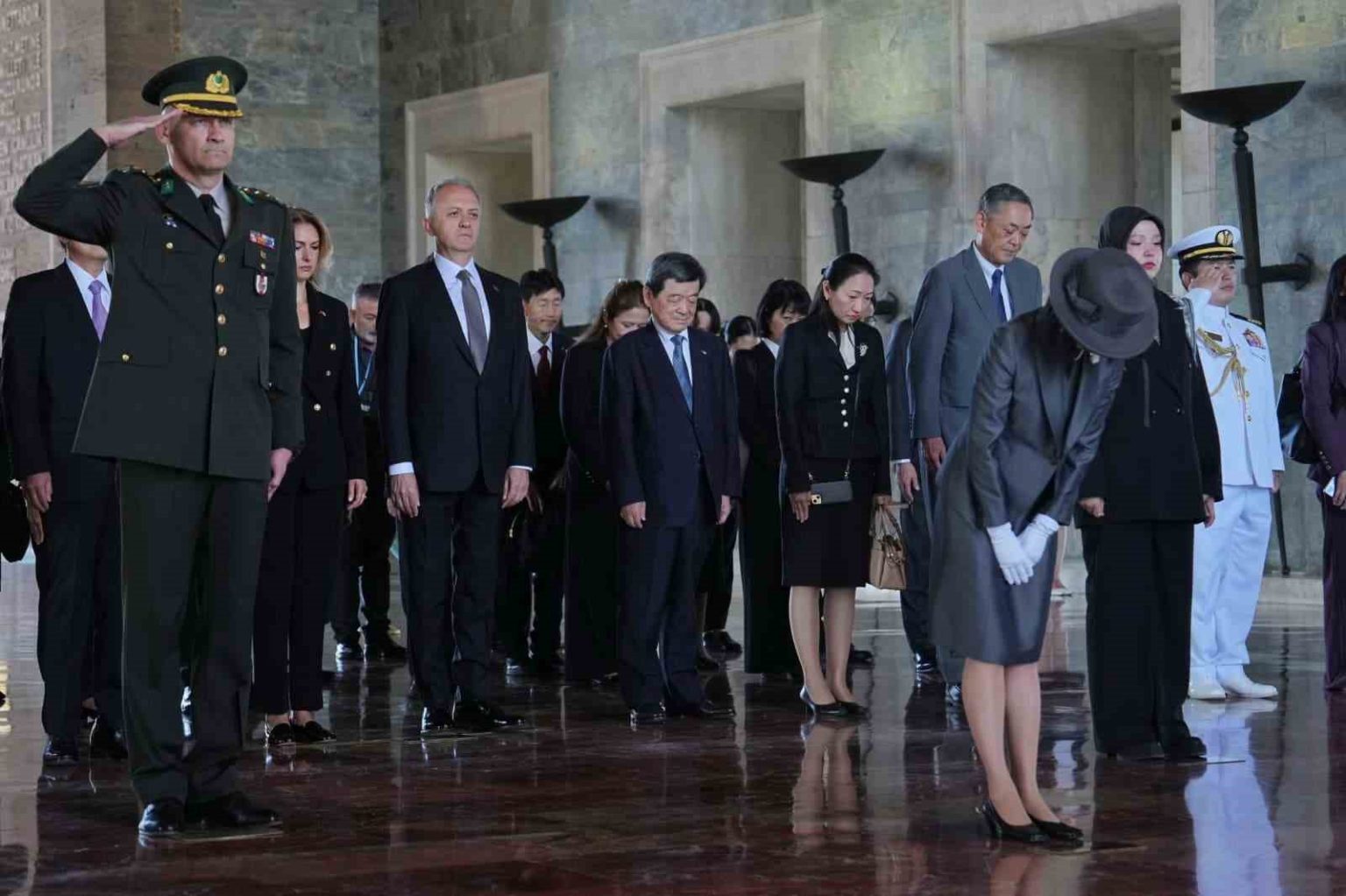 japonya-prensesi-akiko-anitkabiri-ziyaret-etti