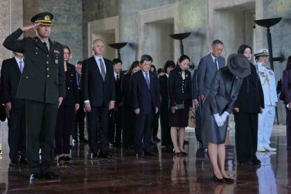 japonya-prensesi-akiko-anitkabiri-ziyaret-etti