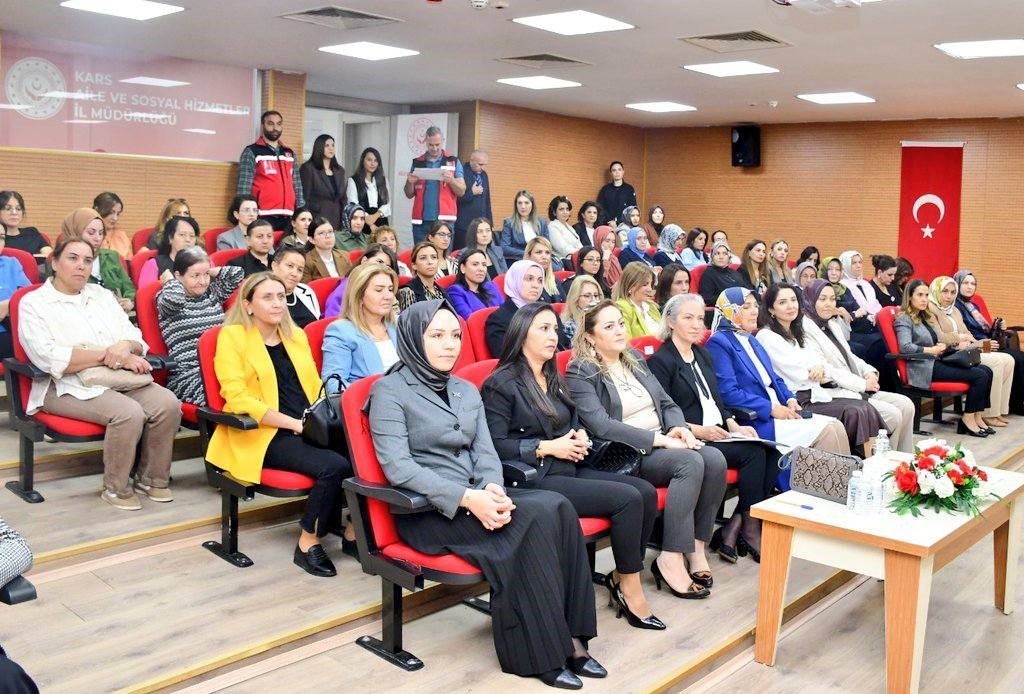 karsta-gonul-elcileri-ile-koruyucu-aile-farkindalik-toplantisi-duzenlendi