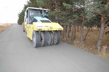 karsta-koy-yollari-beton-asfalt-oluyor