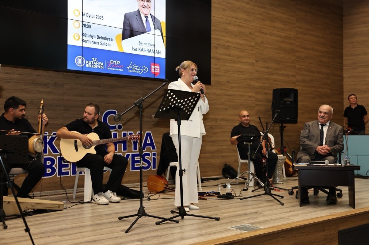 kutahya-belediyesinden-isa-kahraman-saygi-ve-siir-aksami-etkinligi