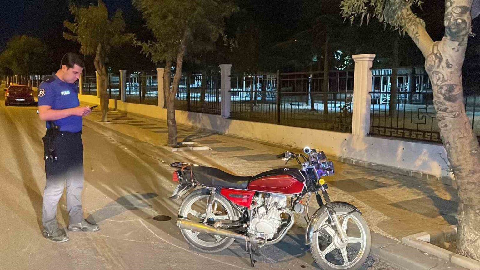 otomobil-carptigi-motosikleti-70-metre-surukledi-1-yarali