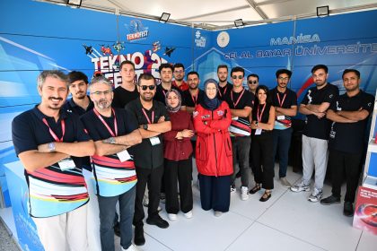 rektor-kibardan-teknofestte-genclere-destek