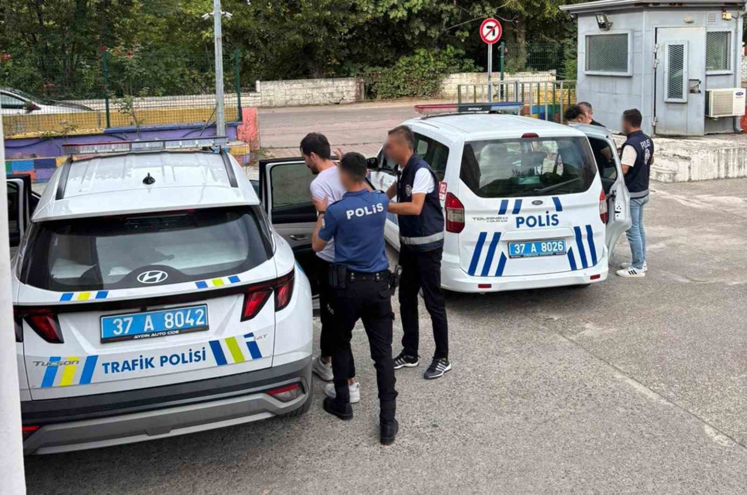 restoranda-yemek-yiyen-polis-memurunu-darp-ettiler-3-tutuklama