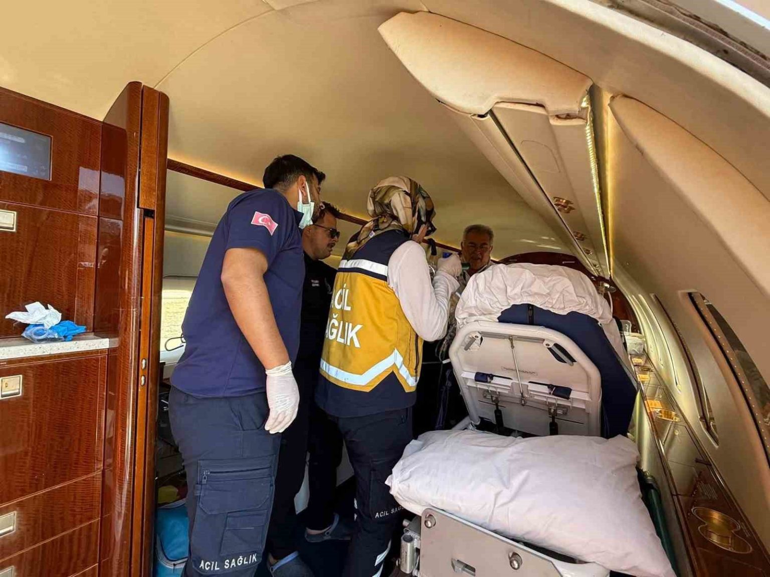 siirtteki-hasta-ambulans-ucakla-istanbula-sevk-edildi