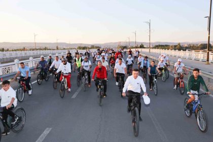 sivaslilar-bisiklet-turunda-bulustu-hareketlilik-haftasina-dikkat-cekti