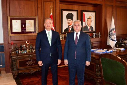 trabzonun-yeni-emniyet-muduru-logoglundan-vali-yildirima-ziyaret