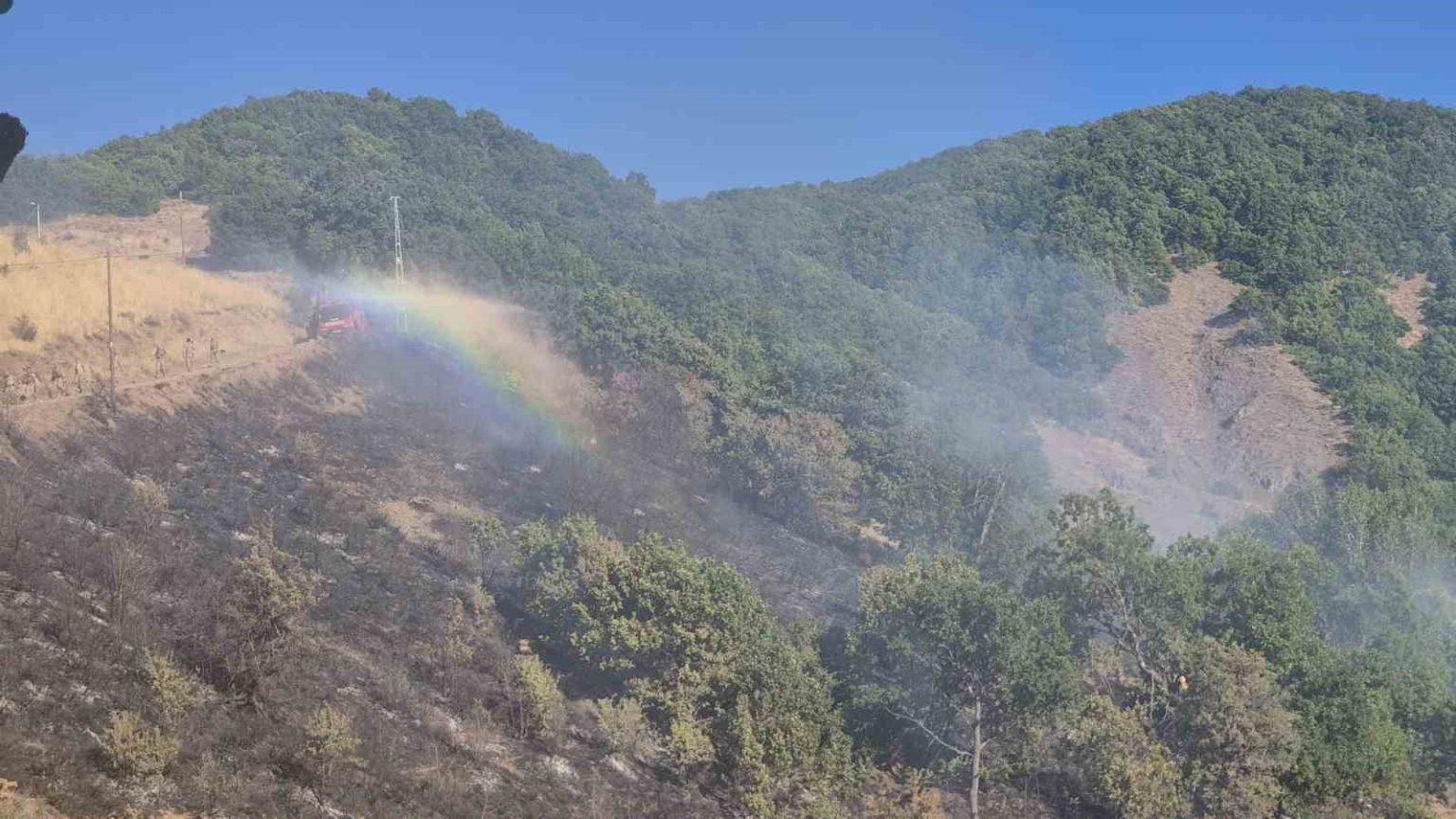 tuncelide-kirsal-alanda-yangin-havadan-ve-karadan-mudahale-suruyor