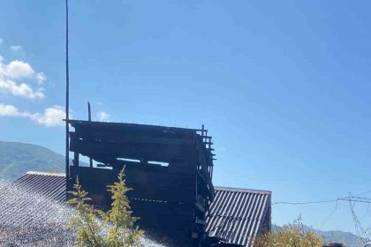 turkelide-aniz-yangini-eve-sicradi