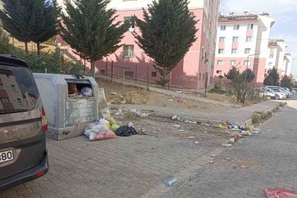 tusbada-yol-ve-cop-sorunu-vatandaslari-biktirdi