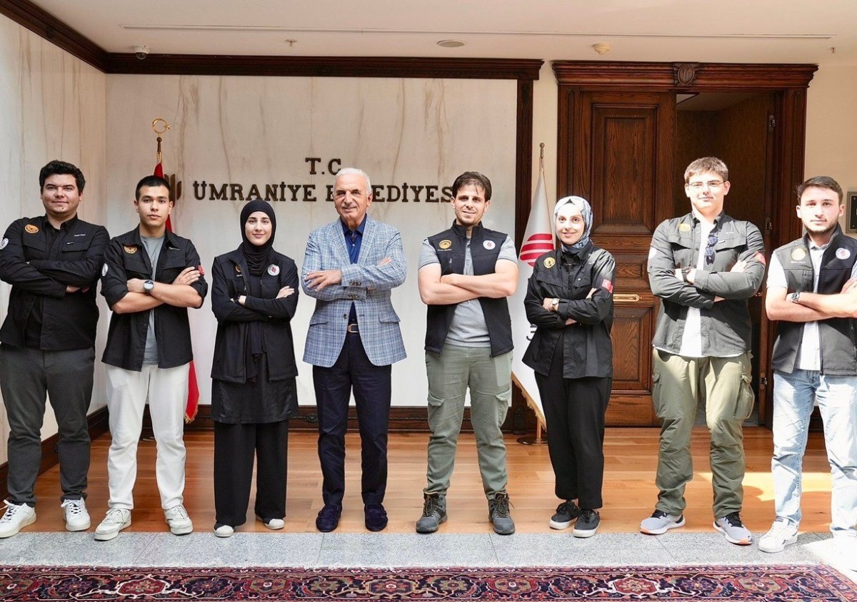 umraniye-bilim-merkezi-ankebut-takimina-teknofestten-takim-ruhu-odulu
