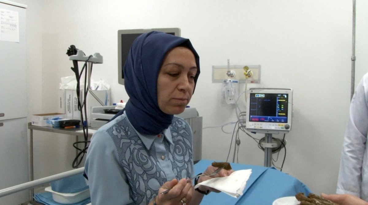yaklasik-1-yildir-icemedigi-suyun-ve-yiyemedigi-yemeklerin-acisini-yaprak-sarmasiyla-cikardi