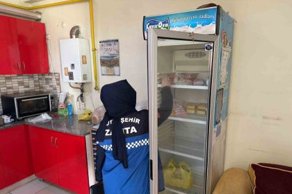 zabita-kantinlerdeki-yasakli-urunleri-tezgahlardan-kaldirdi
