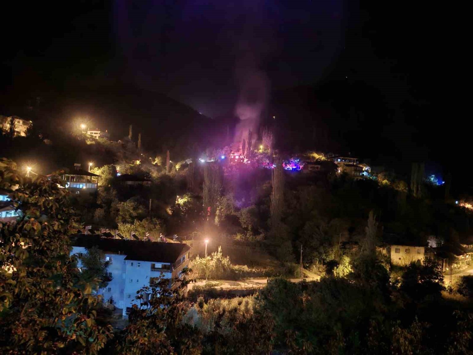 adanada-evde-cikan-yanginda-anne-ve-oglu-yaralandi