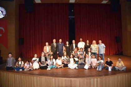 atakum-belediyesi-tiyatro-bolumu-ogrencileri-ilk-kez-seyirci-karsisina-cikti