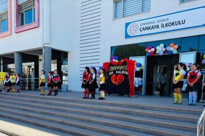 ayvacikta-ilkogretim-haftasi-kutlandi