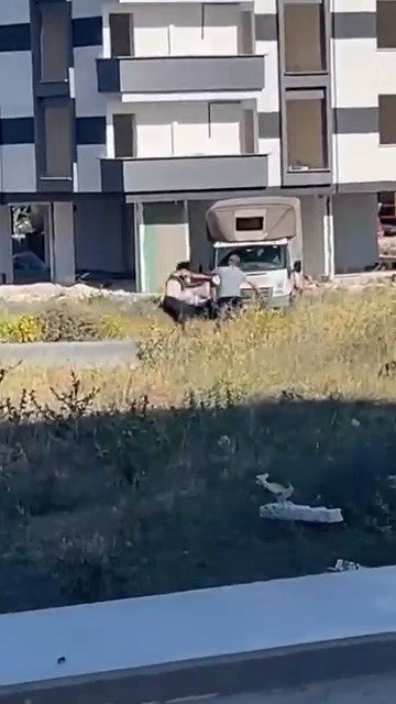basaksehirde-ilginc-hirsizlik-kavgasi-once-yumrukladi-sonra-kacti