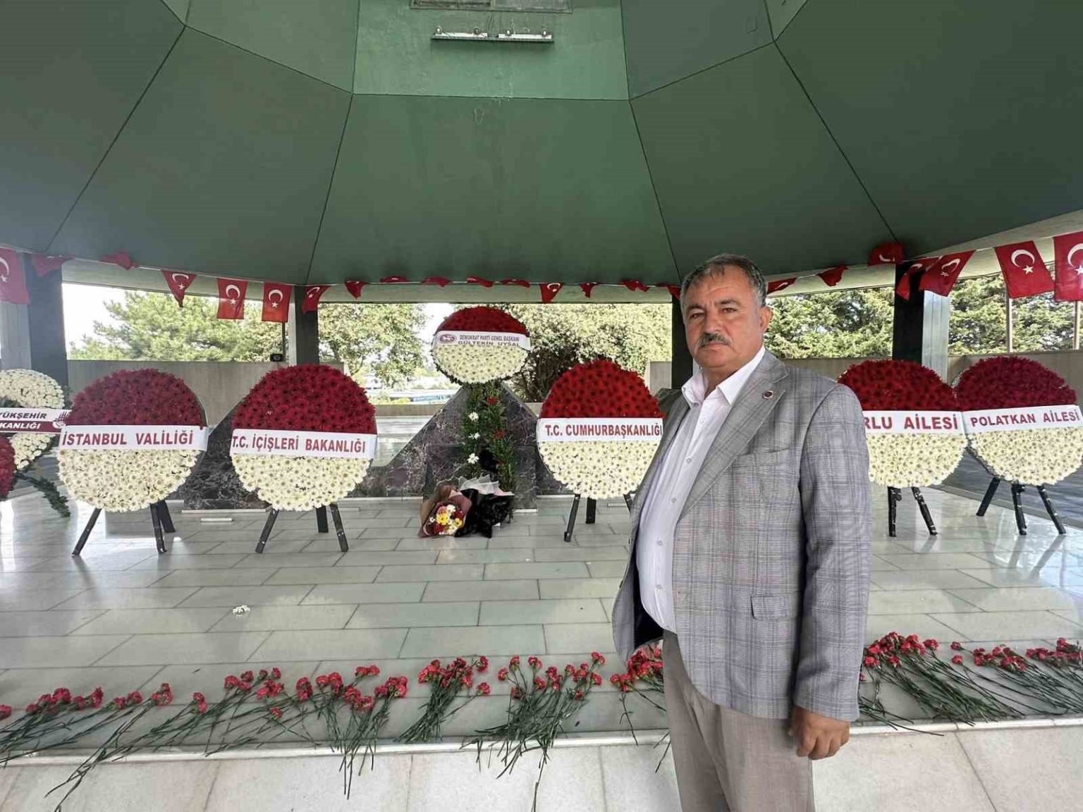 baskan-putun-demokrasi-sehidi-menderes-ve-ozalin-kabirlerini-ziyaret-etti