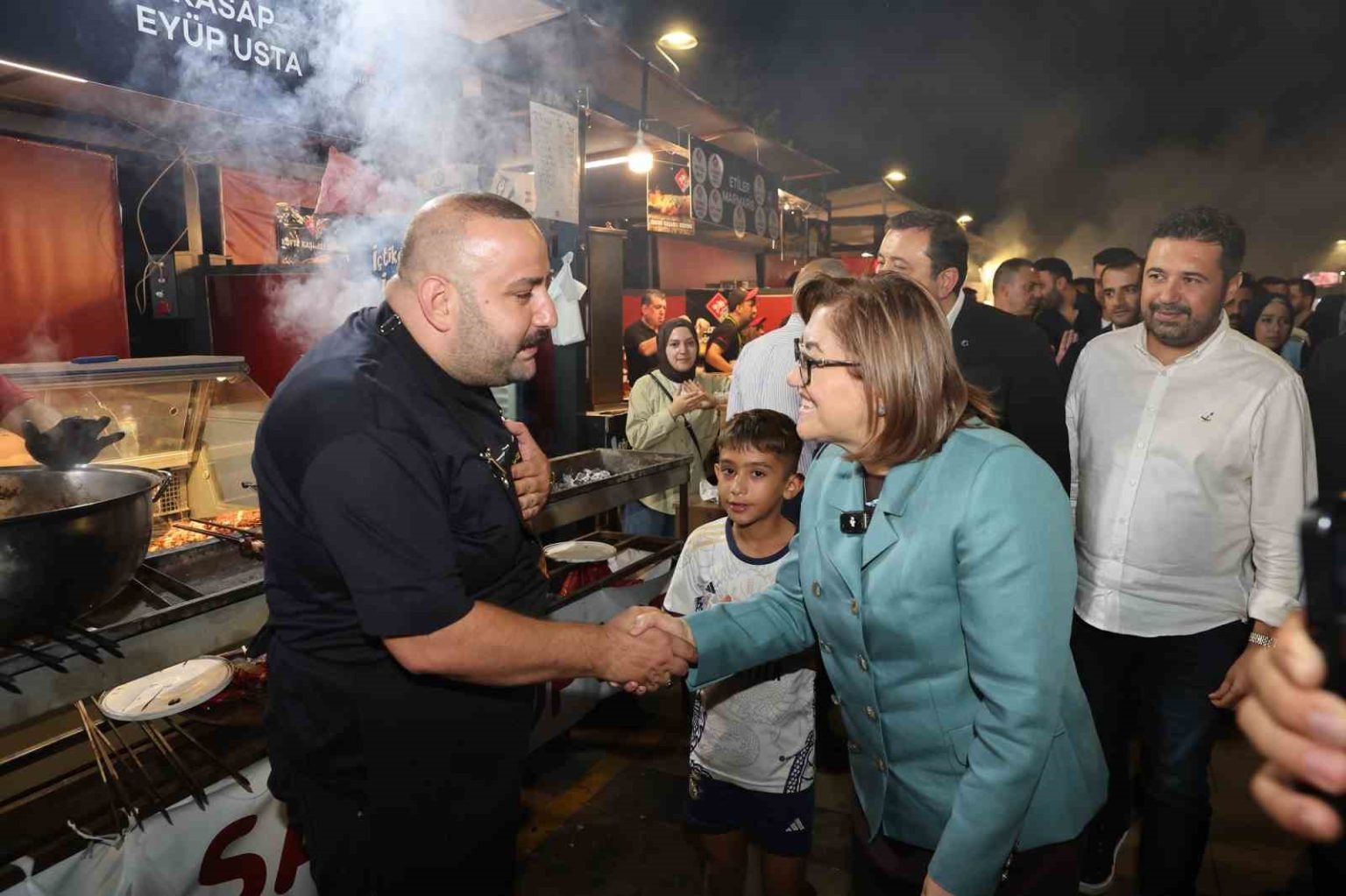 baskan-sahin-festival-parkta-vatandaslarla-bulustu