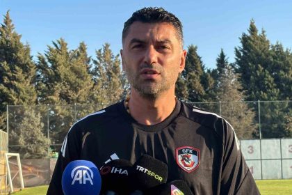 burak-yilmaz-trabzonda-futbol-oynayarak-galip-gelmek-istiyoruz-defans-yaparak-oradan-cikamayiz