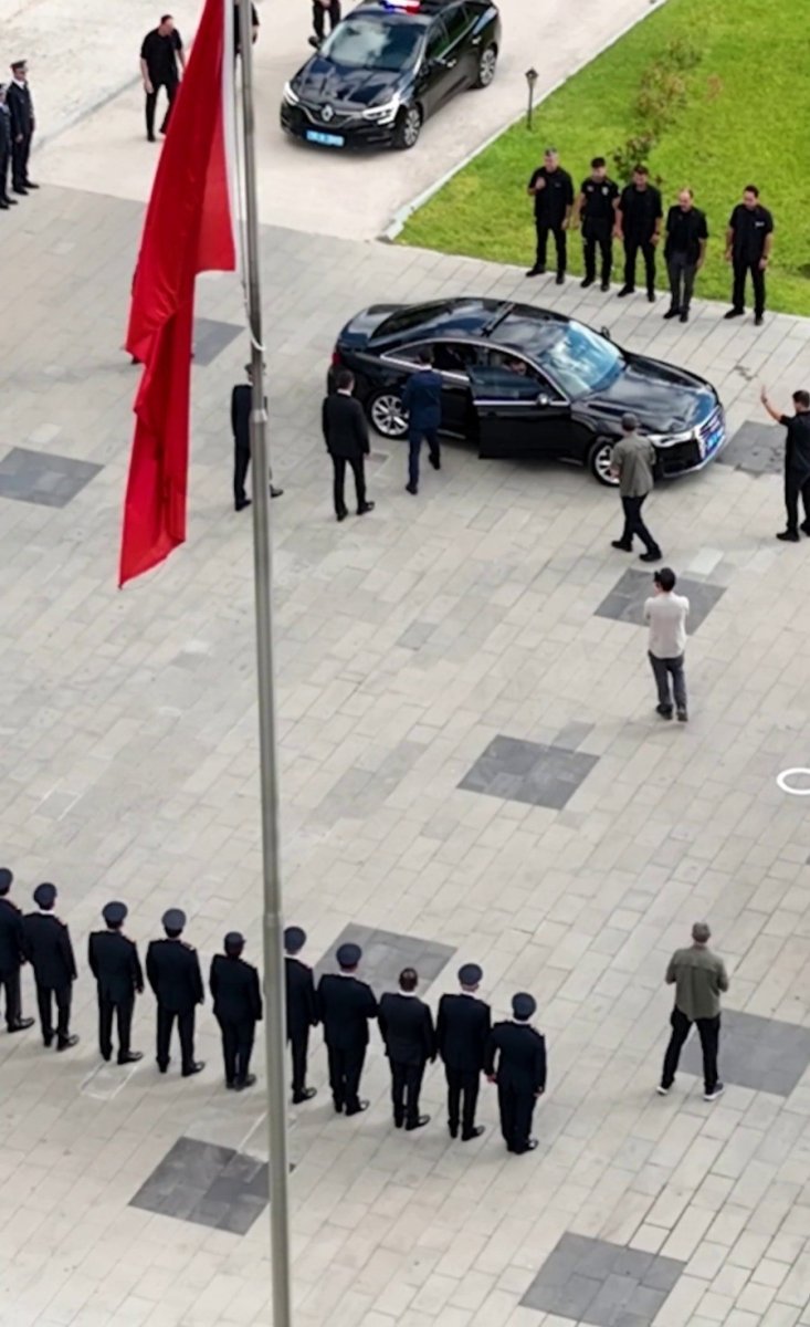 bursaya-atanan-yeni-emniyet-muduru-kadir-gokce-gorevine-basladi