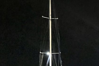 canakkale-bogazinda-makine-arizasi-yaparak-suruklenen-tekne-kurtarildi
