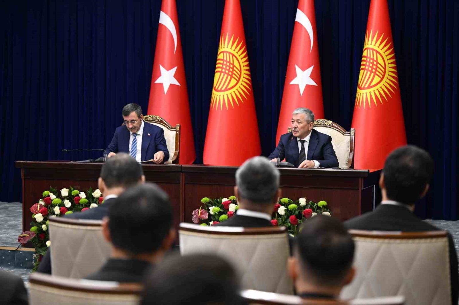 cumhurbaskani-yardimcisi-yilmaz-turk-muteahhitlik-firmalari-kirgizistanda-95-projeyi-hayata-gecirdi