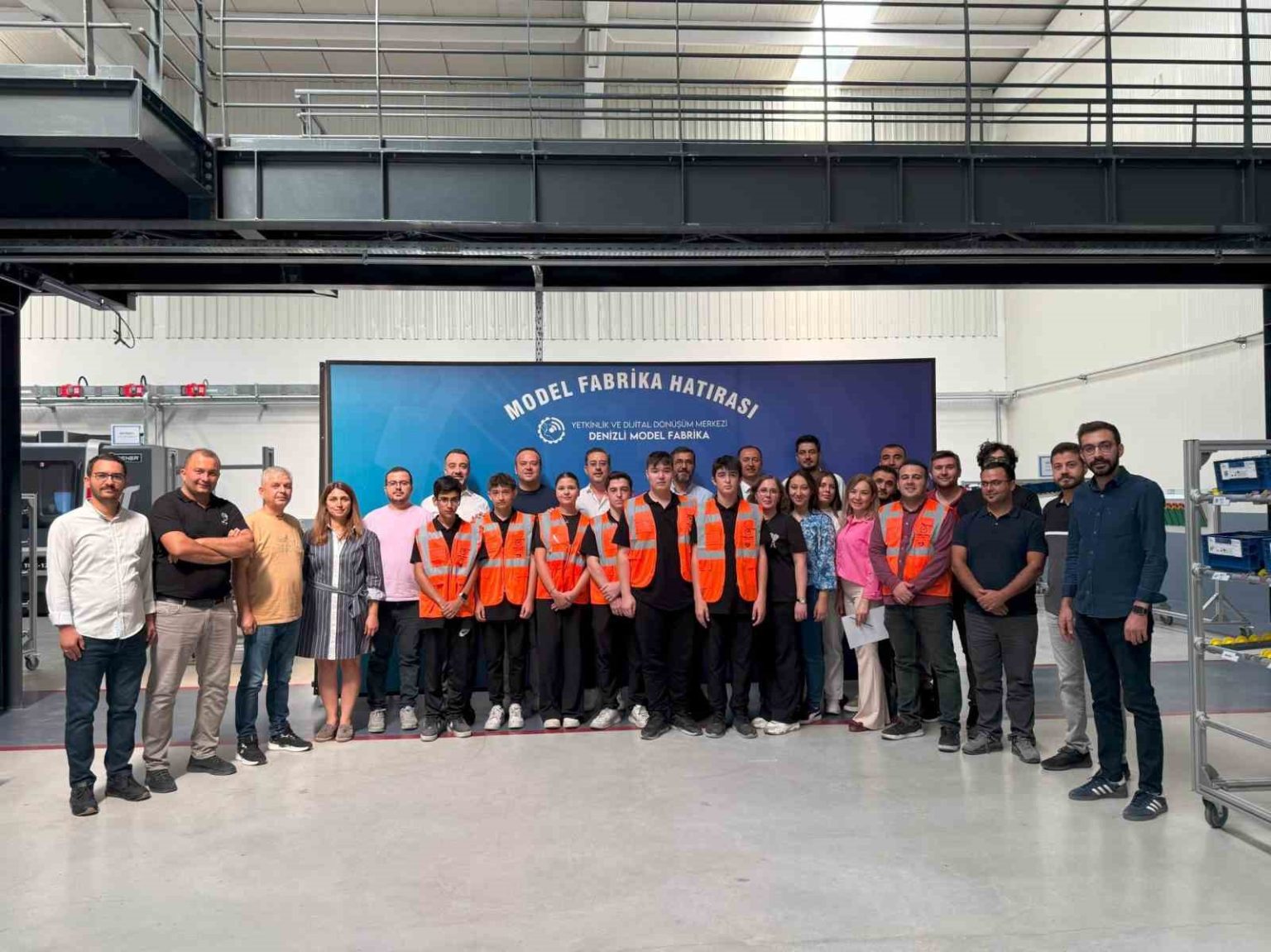 dso-denizli-model-fabrikada-ilk-ogren-donus-programi-hayata-gecti