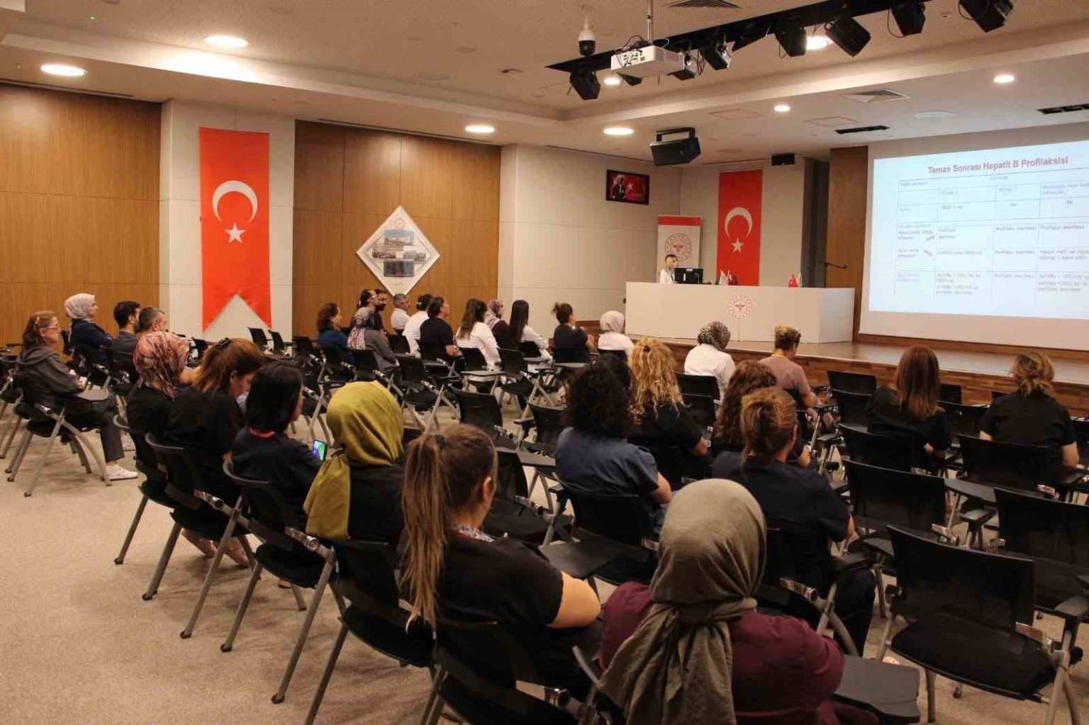 elazigda-saglik-calisanlarina-egitim-verildi