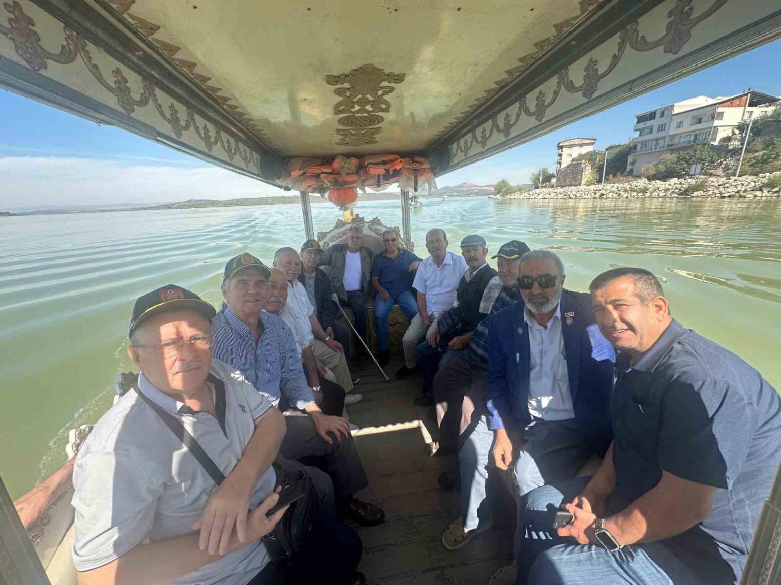 gazi-ve-sehit-yakinlari-golyaziya-hayran-kaldi
