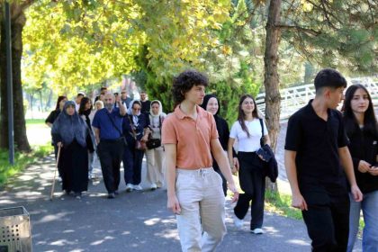 gencler-ve-buyukler-ayni-parkta-hareketlilik-haftasinda-anlamli-kutlama