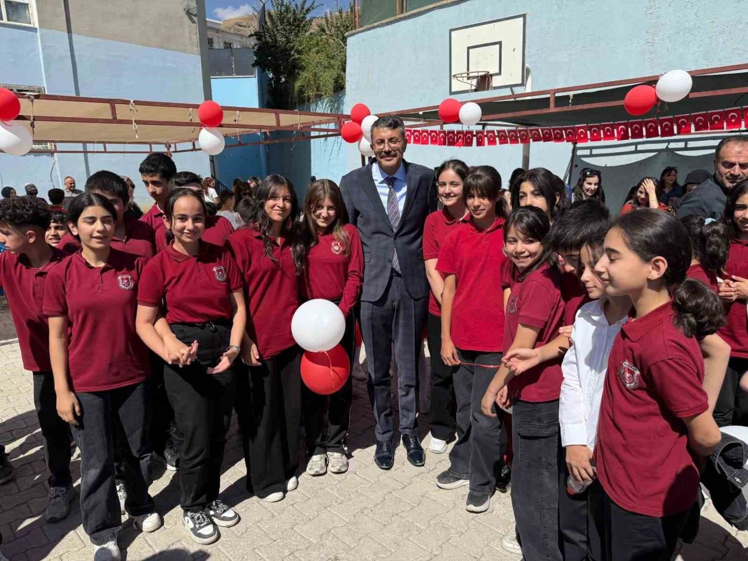 hakkaride-ilkogretim-haftasi-coskusu