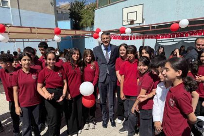 hakkaride-ilkogretim-haftasi-coskusu