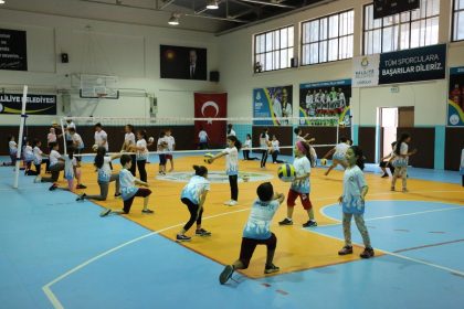 haliliye-yaz-spor-okullarinda-yuzlerce-ogrenci-egitimini-tamamladi