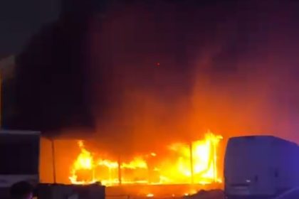 izmirde-mobilya-fabrikasinda-korkutan-yangin