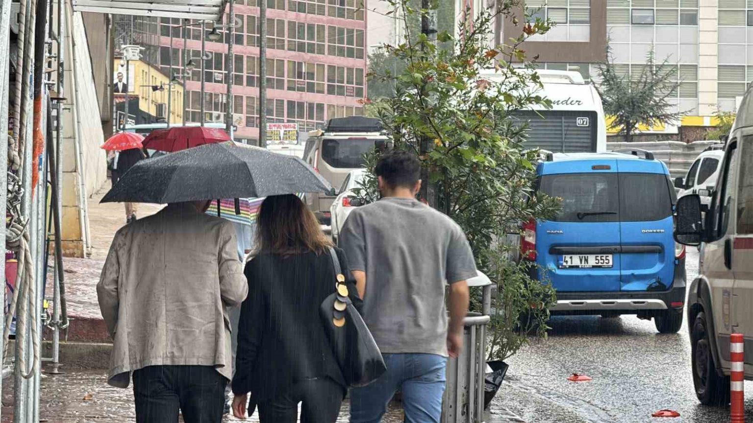 karabukte-3-5-ay-sonra-etkili-olan-saganak-nefes-aldirdi