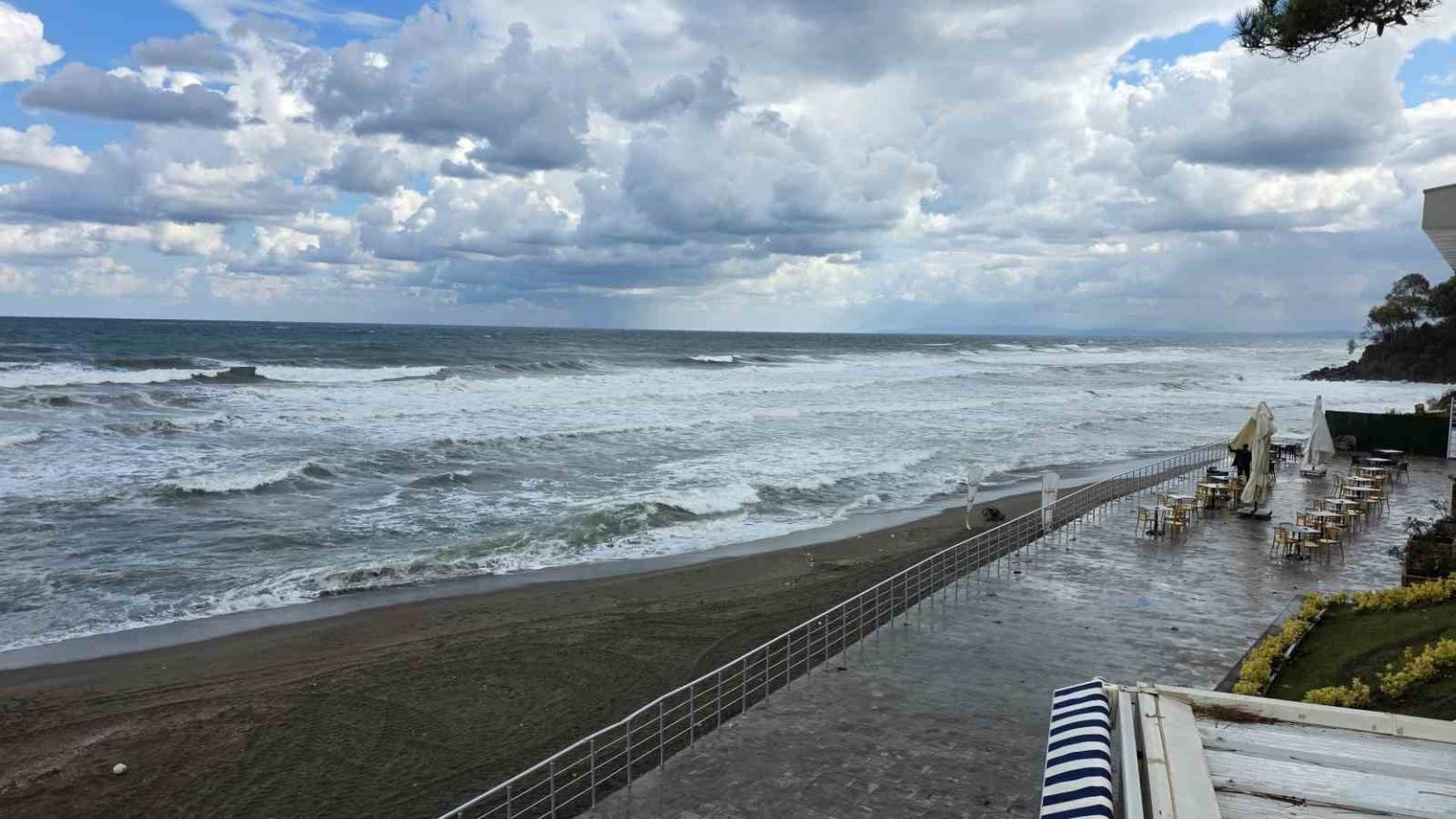 karadeniz-dalgalara-teslim