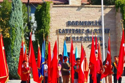 karapinarda-ilkogretim-haftasi-kutlandi