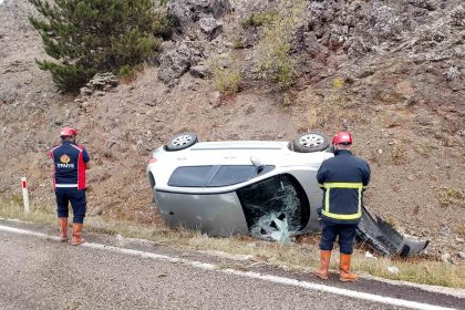 kastamonuda-yoldan-cikan-otomobil-takla-atti-2-yarali