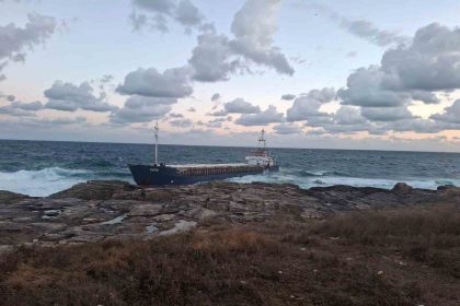 kocaelide-karaya-oturan-yuk-gemisinde-bulunan-7-personelin-tamami-havadan-tahliye-edildi